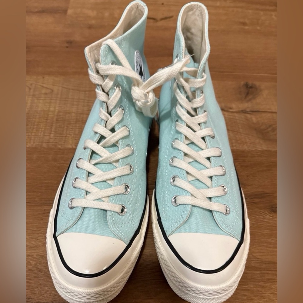 Converse Chuck Taylor High Tops in Soft Blue

men’s size 9, women’s size 11 new
